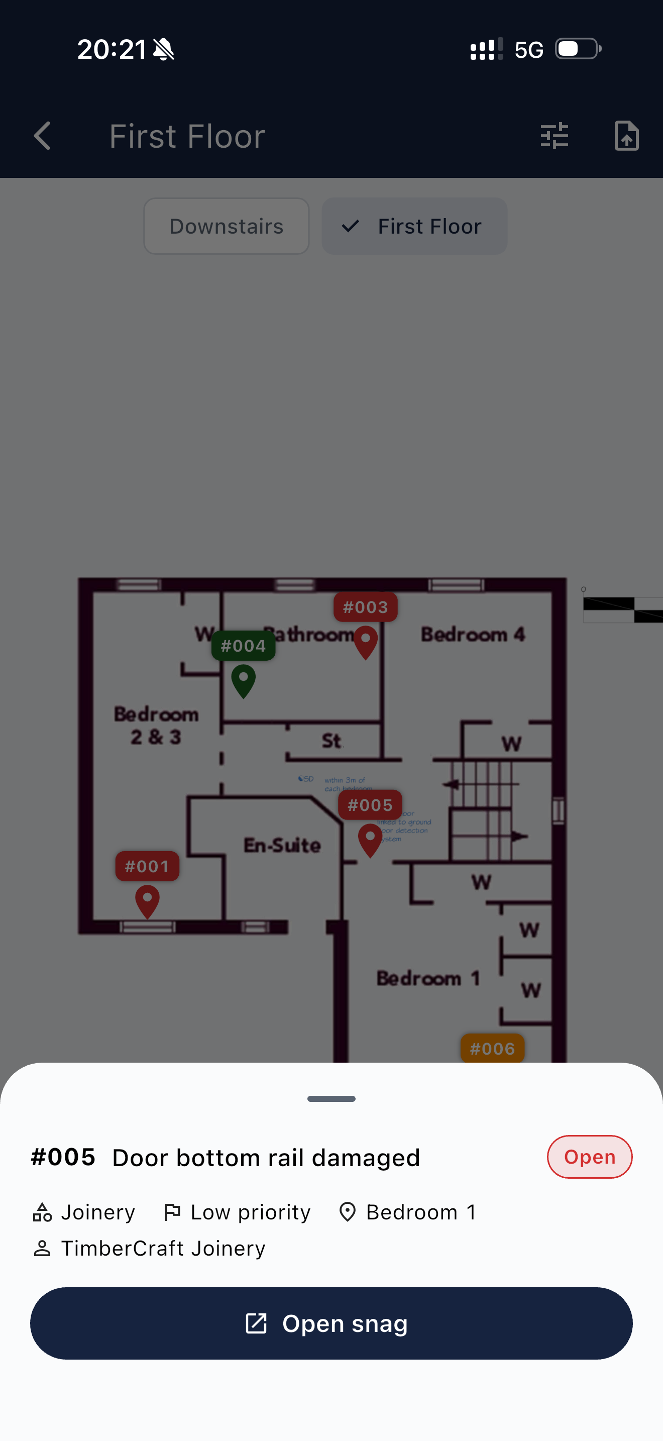 Tapping a pin on the floor plan opens the snag detail in the Snagga app